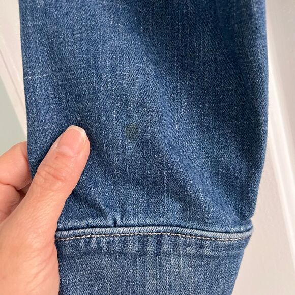 Levi's Cropped Denim Jacket with Red and white embroidered Detail   Size L - Picture 7 of 7